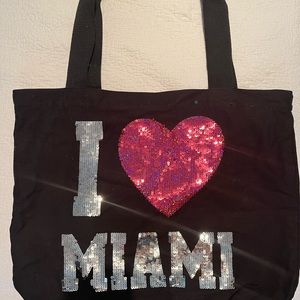 I love Miami VS PINK large weekender travel tote bag. ❤️💖❤️